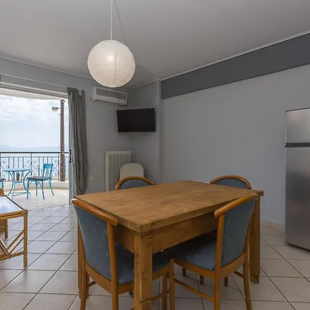 Kostas Beachfront Cozy Daire